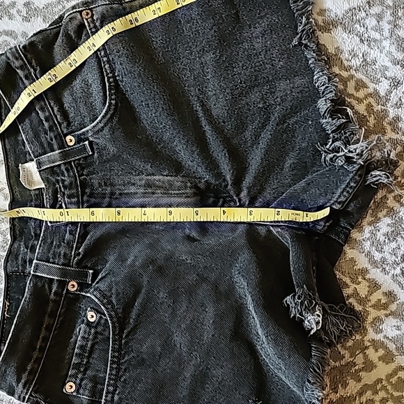 STUNNING VINTAGE 550 LEVIS BLACK JEAN SHORTS - Picture 6 of 9